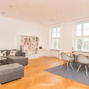  Apartment Parkview Alsergrund By Ichbucheat