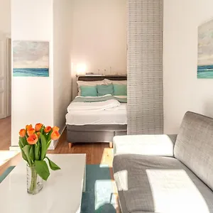 Luxurious And Bright, 5 Min To City Center Apartamento