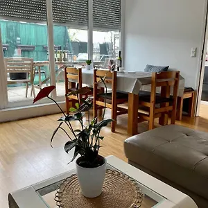 Apartament Dachgeschosswohnung Mit Kostenlosem Parkplatz Und Internet!, Wiedeń
